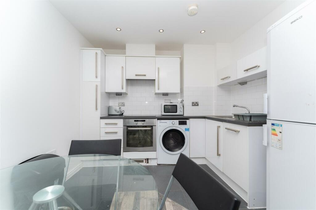 Apartment in Twickenham - More