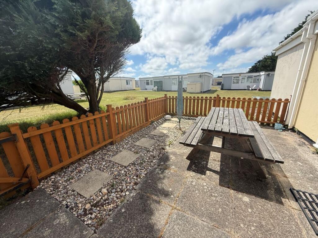 Chalet 212 Carmarthen Bay Holiday Village, Kidwelly, Dyfed, SA17 5HQ photo 2