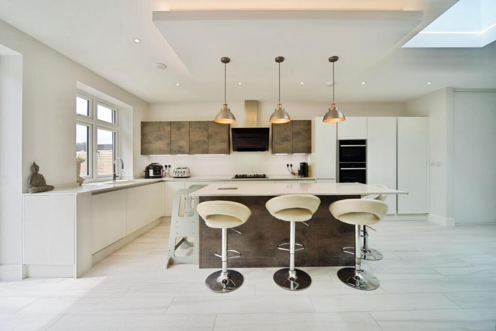 Walfield Avenue, London, N20 9PR photo 4