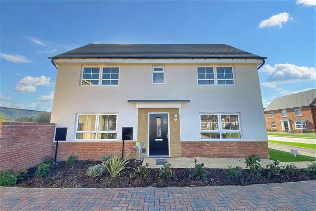 Main image of property: 3 bedroom Semi Detached House in Southwold Drive, Hampton Beach
