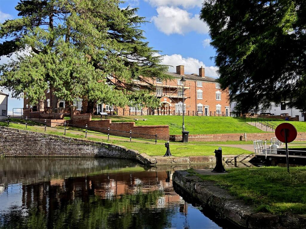 Main image of property: The Tontine, Severn Side, Stourport-On-Severn