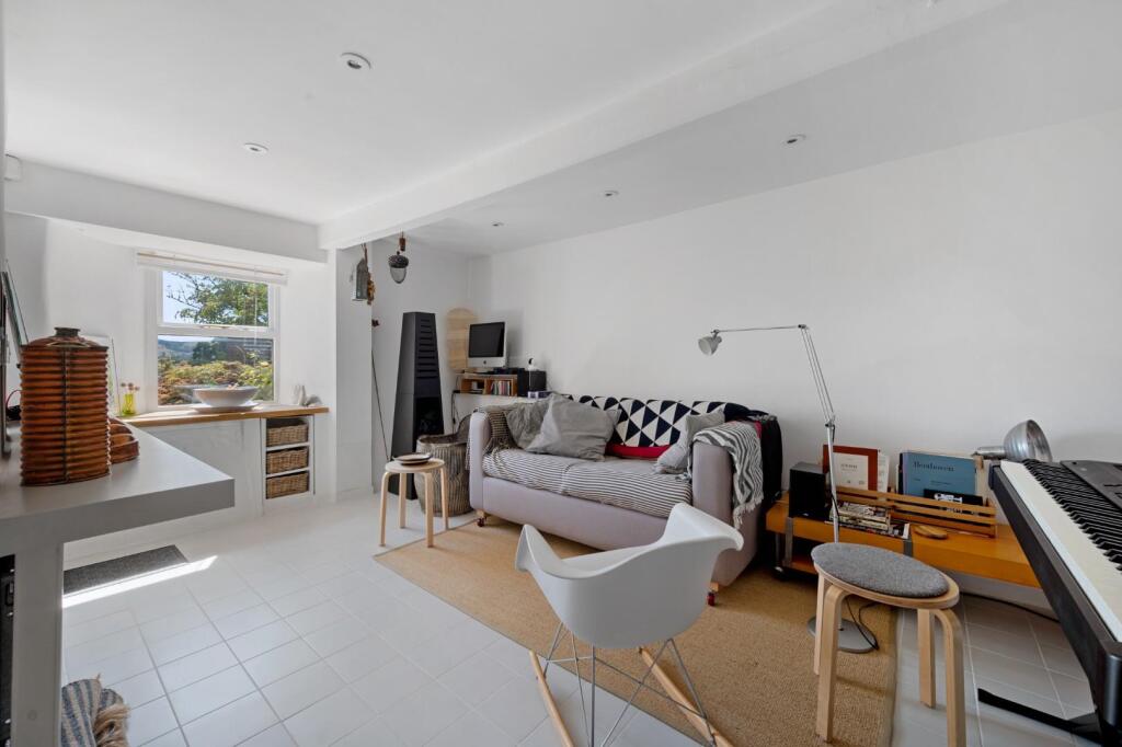 House in Pendle, Barrowford - More