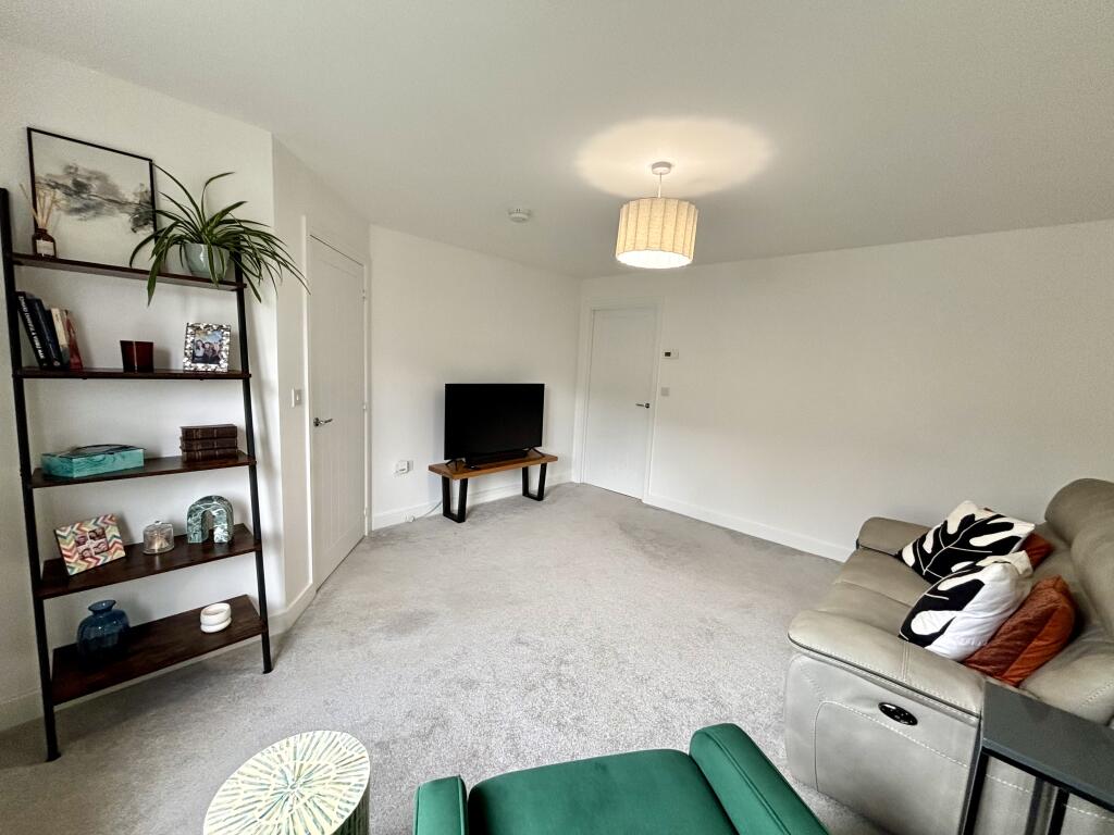 House in Leeds, West Yorkshire - View 5