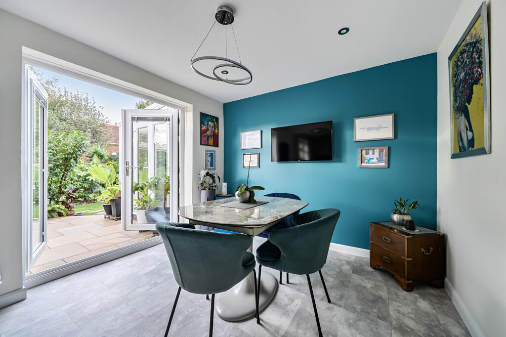 House in Chichester, Tangmere - More