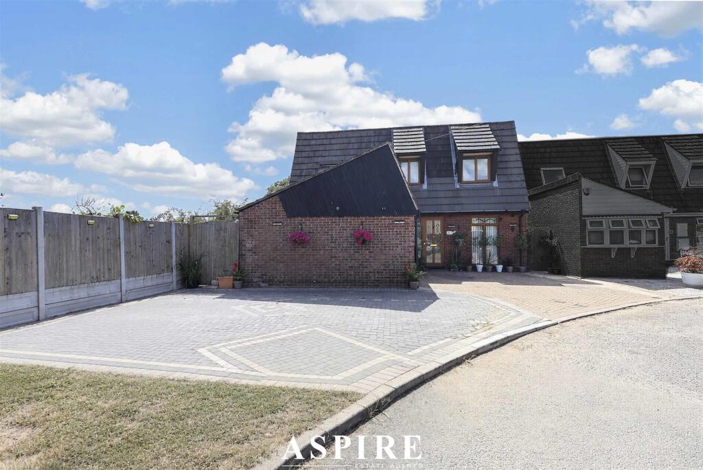 4-bed detached on Woodcote Crescent, Basildon, £500,000