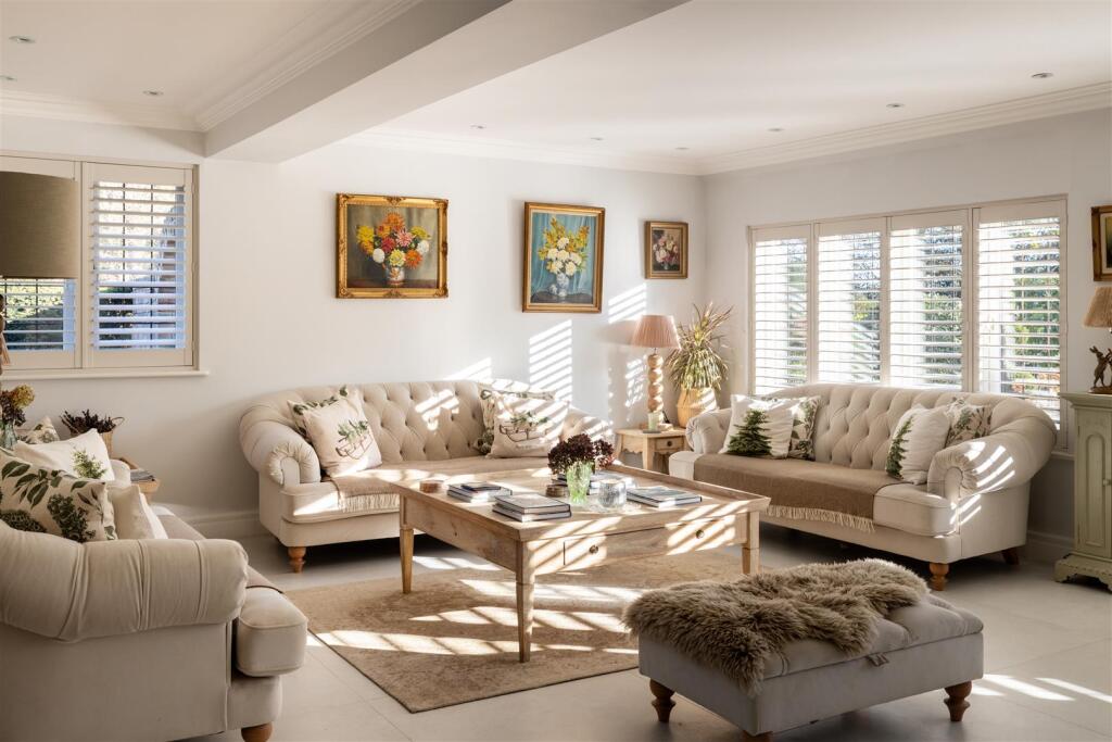 House in East Grinstead, Dormansland - More