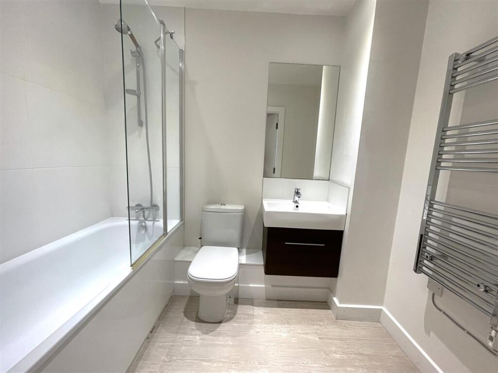 Apartment in Worthing, West Sussex - More