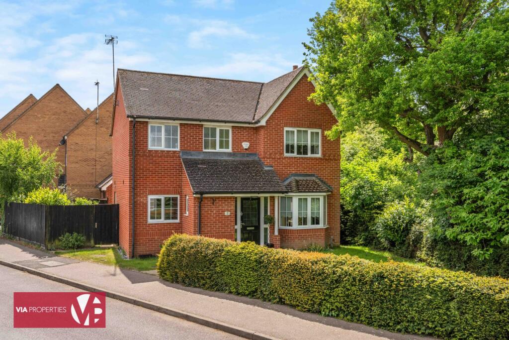 4-bed detached on Harmonds Wood Close, Broxbourne, EN10, £650,000