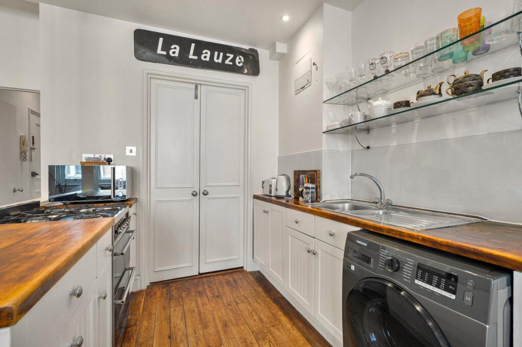 Apartment in London - More