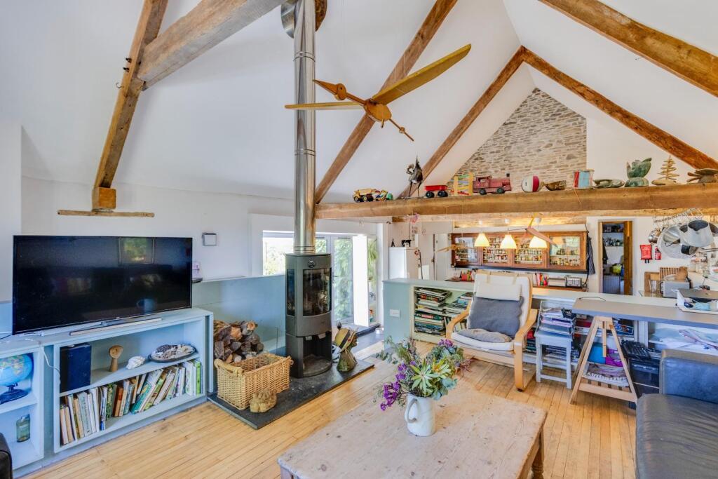 Gelliwrgan Farm, Gelli Wrgan Road, Ynysbwl, Pontypridd, CF37 3PG - More