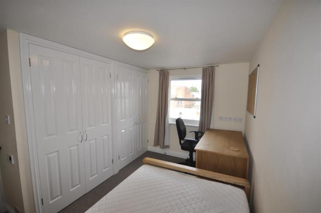 House in Cheltenham, Ewens Farm, Fairview - View 3
