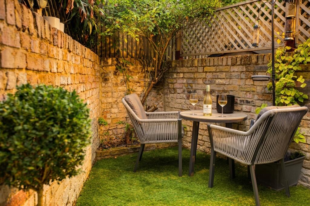 Apartment in London, Hanwell - View 2