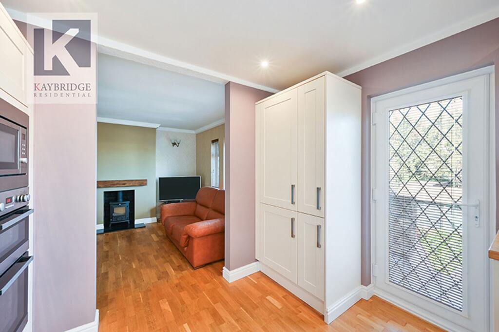 Apartment in Epsom and Ewell, Stoneleigh - View 5