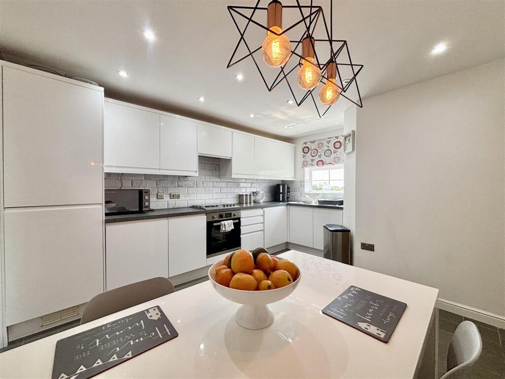 Farfield Avenue, Bradford 6 - View 5