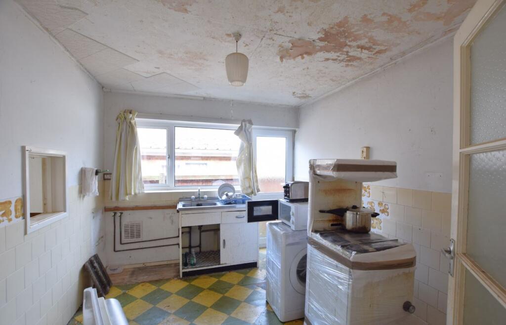 56 Nansen Road, Holland-on-Sea, Essex, CO15 5EF photo 3
