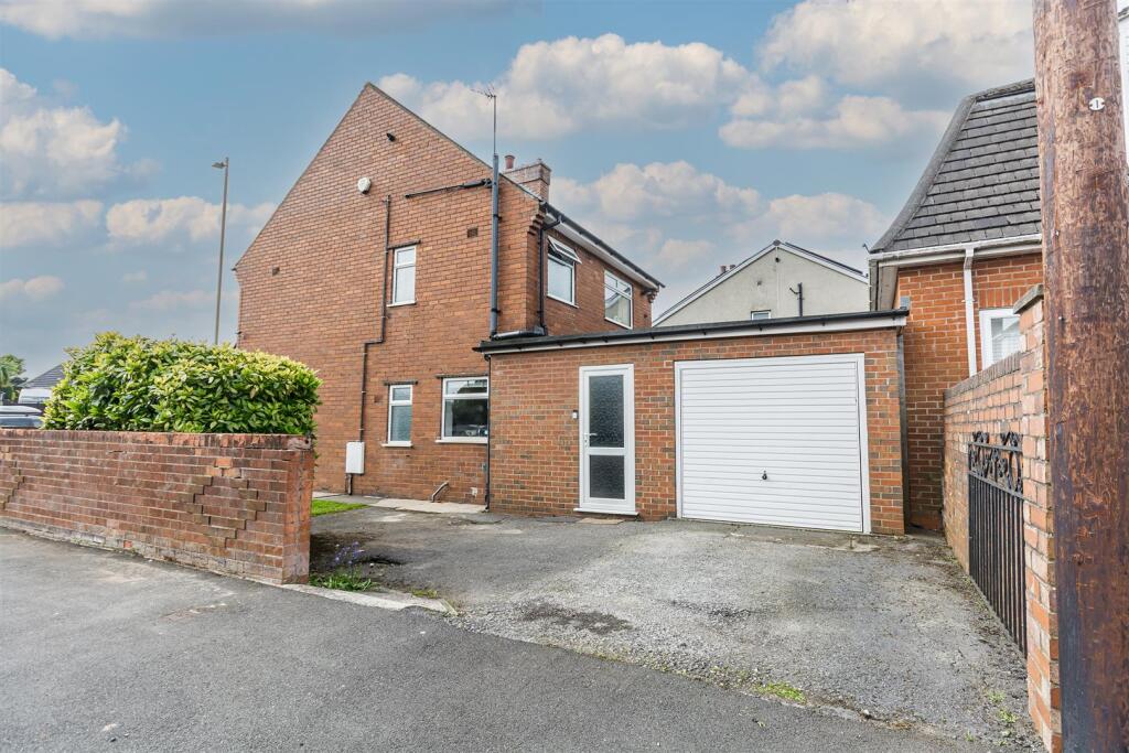 House in Mansfield, Bull Farm - View 2