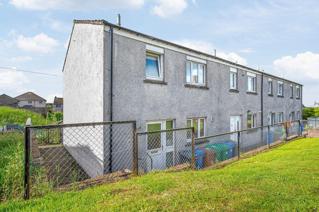 Main image of property: 15 Garden Place, Townhill, KY12 0EW