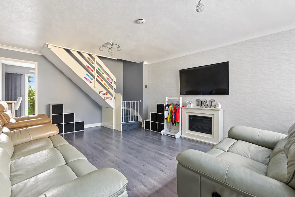 House in Rochford, Rayleigh - More