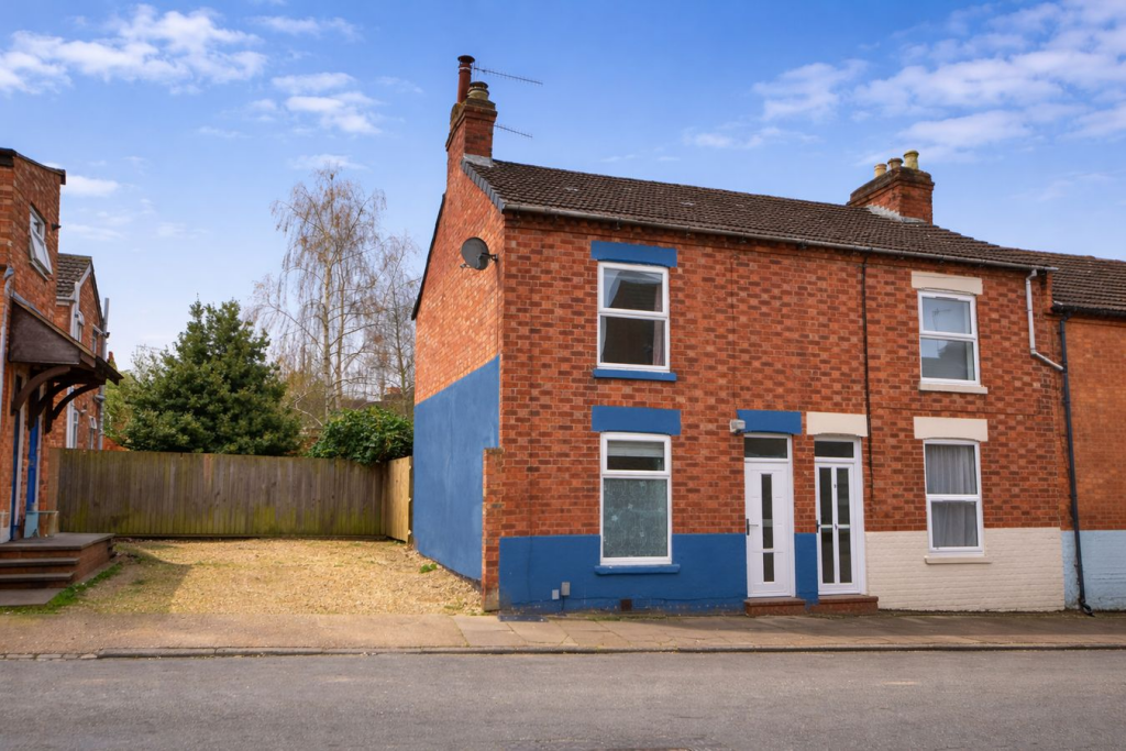 2-bed terraced on Northcote Street, Northampton, NN2, £175,000