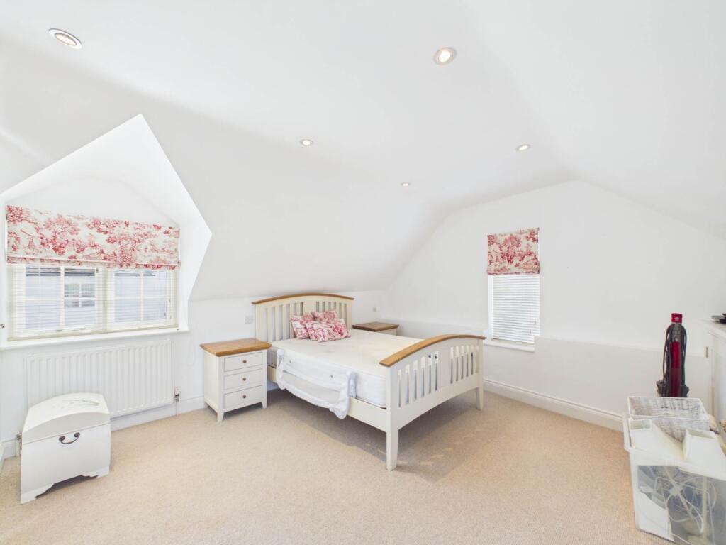 House in Hemel Hempstead, Haddenham - View 5