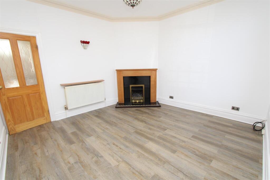 Wharncliffe Drive, Eccleshill, Bradford photo 4