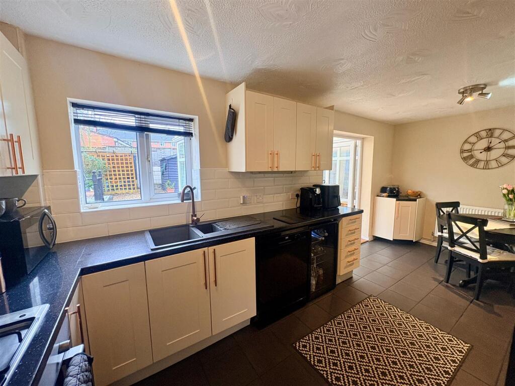 Broughton Road, Finchfield, Wolverhampton photo 3
