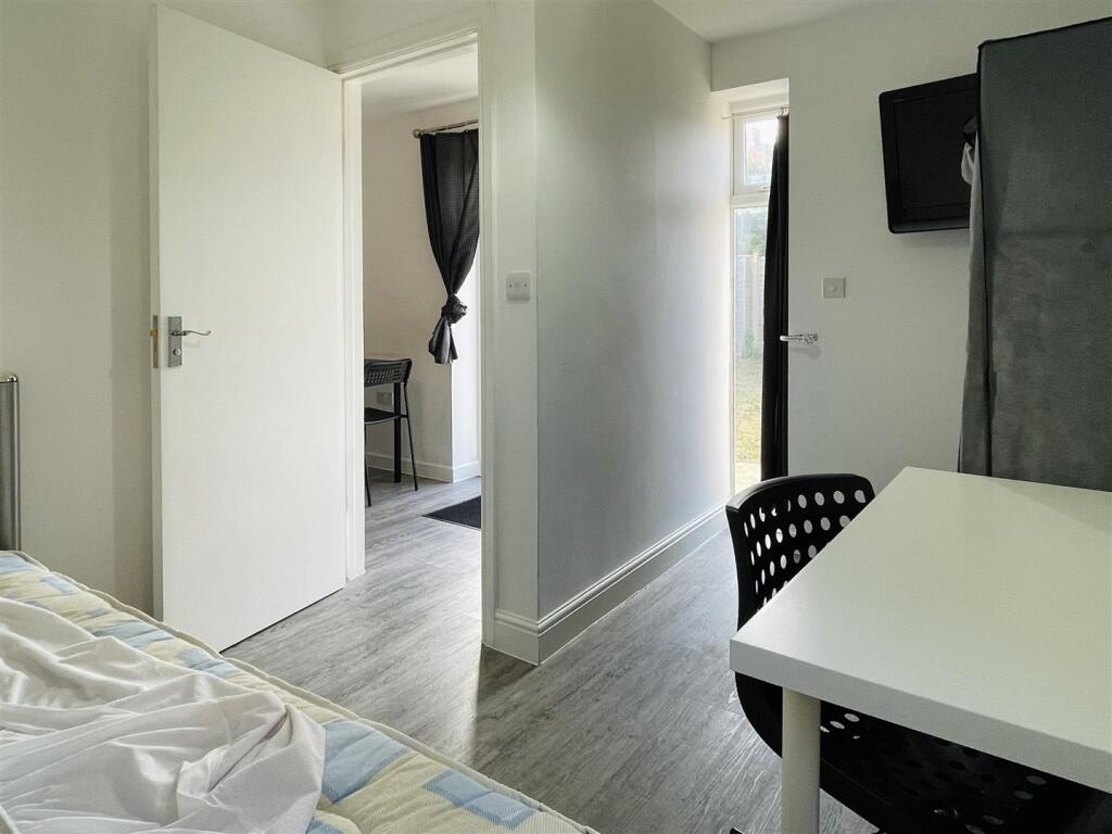 6 bedroom town house for rent