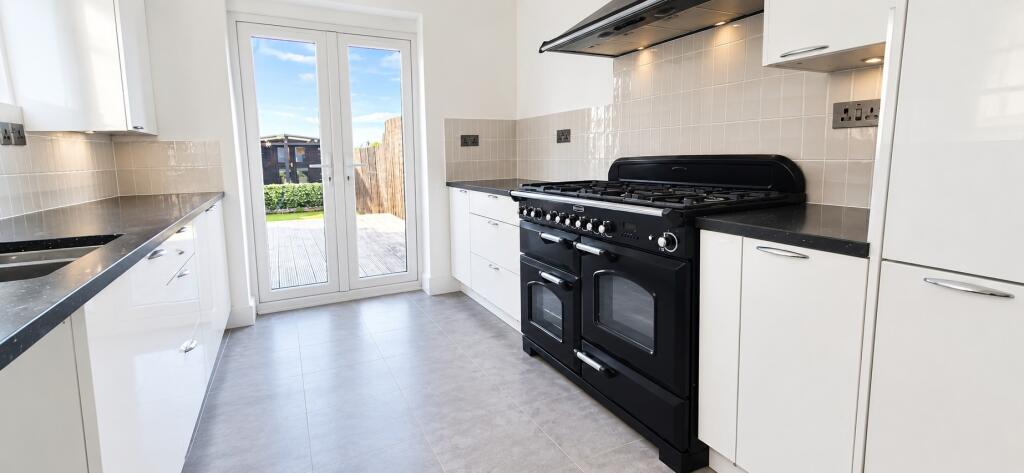 House in Gravesham, Rosherville, Perry Street - View 5