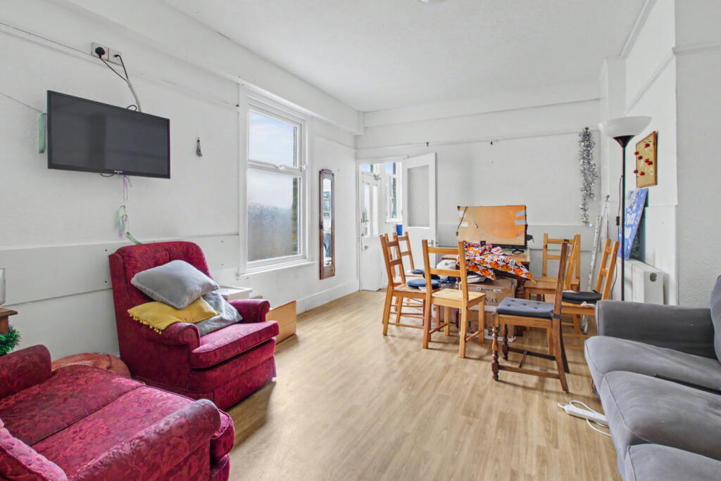 House in Southend-on-Sea - View 4