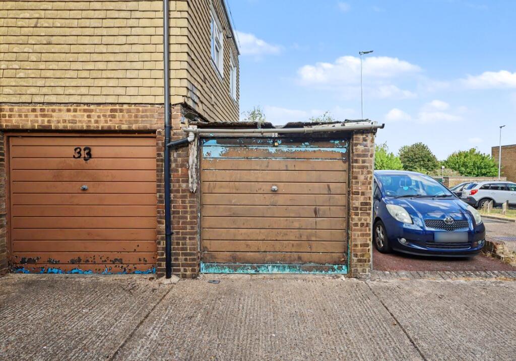 Main image of property: Garage at 32 Brussels Way, Luton, Bedfordshire, LU3 3TQ