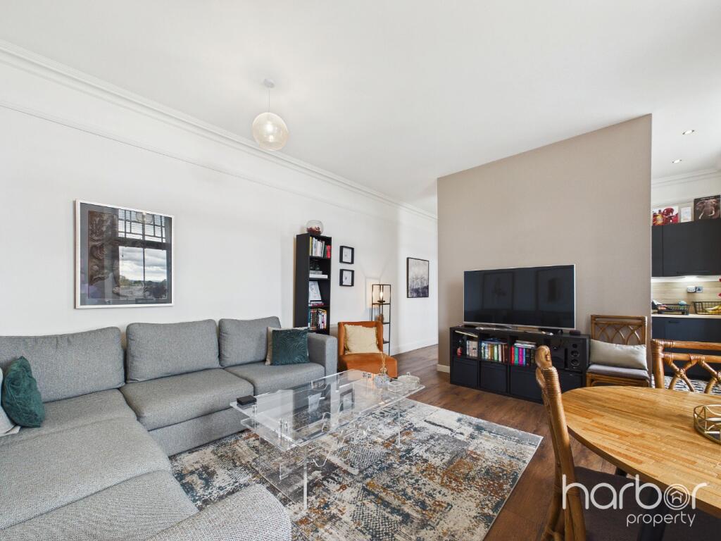 Apartment in Gartloch, Lochend, Easterhouse - More