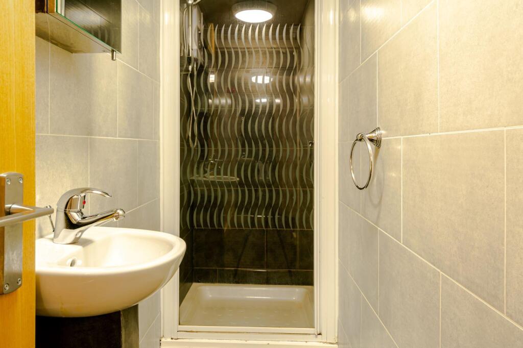 House in Leeds, West Yorkshire - View 5