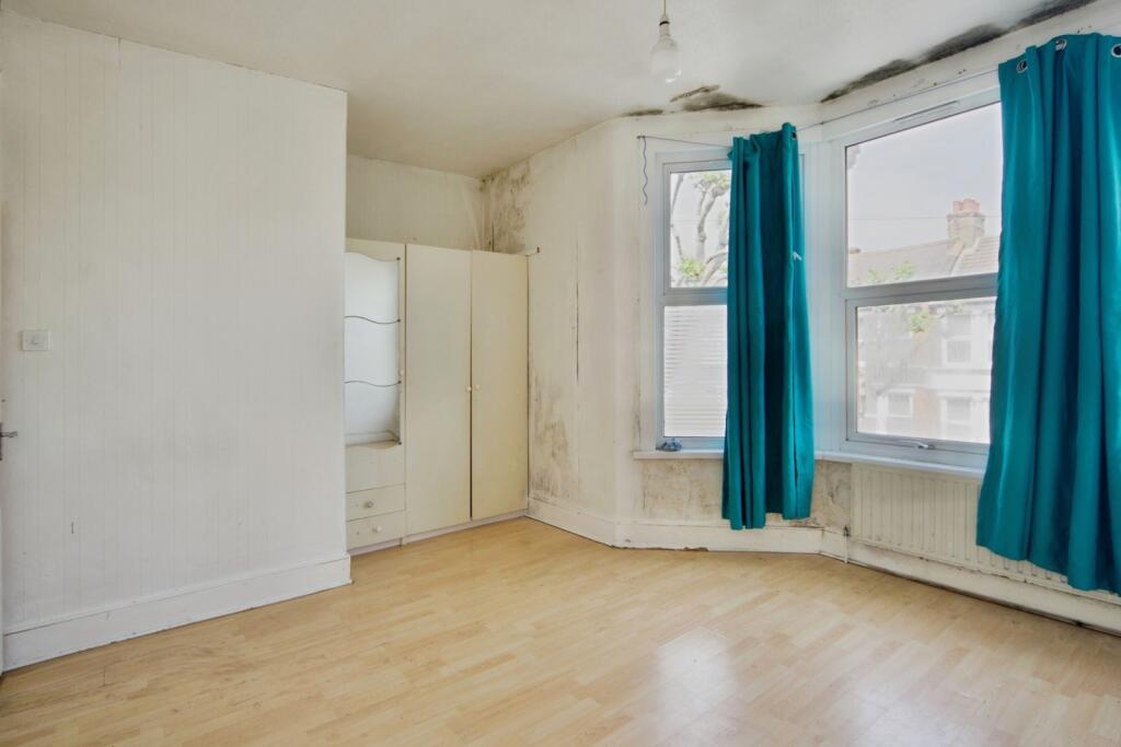 Henniker Gardens, East Ham, London, E6 photo 4