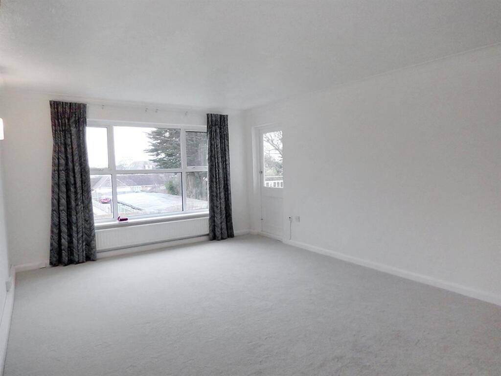 Fincham Close, East Preston photo 3