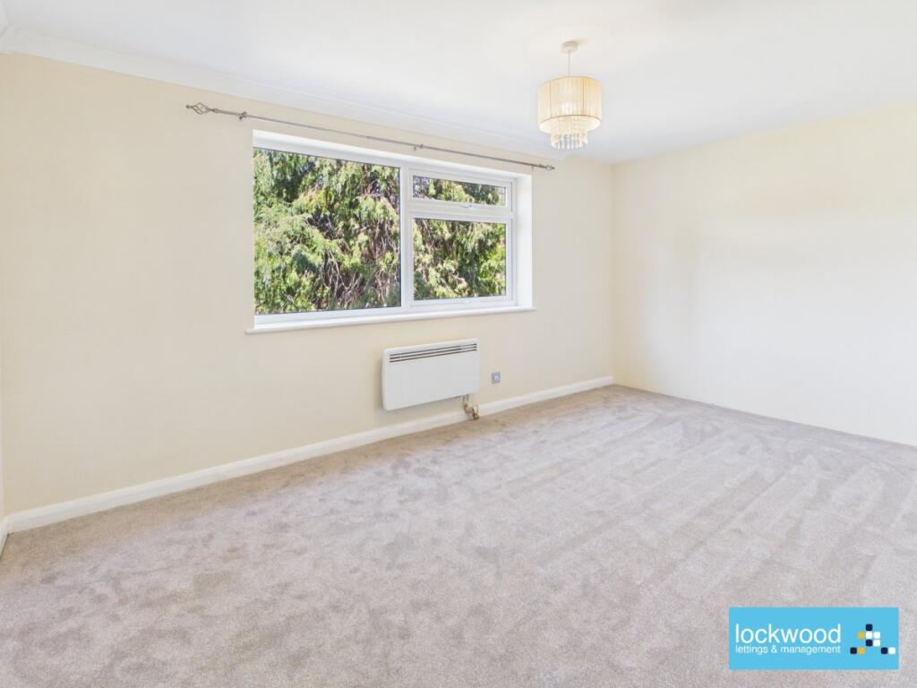 Apartment in Spelthorne, Surrey - View 5