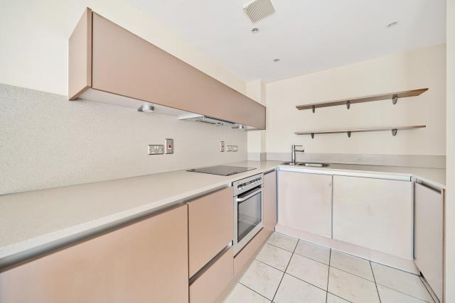Apartment in Hemel Hempstead - View 5