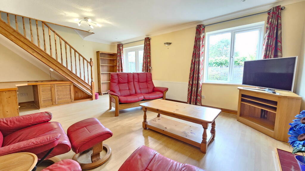 Walton Way, Newbury, RG14 2NZ - View 2