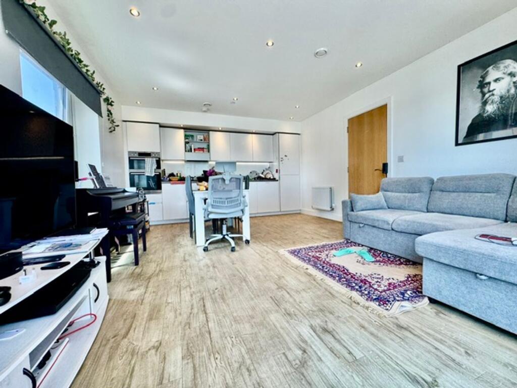 Apartment in Luton - View 6