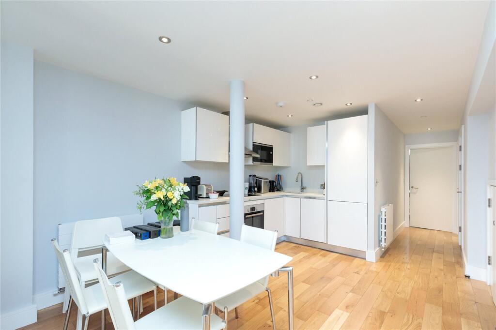 Apartment in London, East Smithfield, Whitechapel - View 2