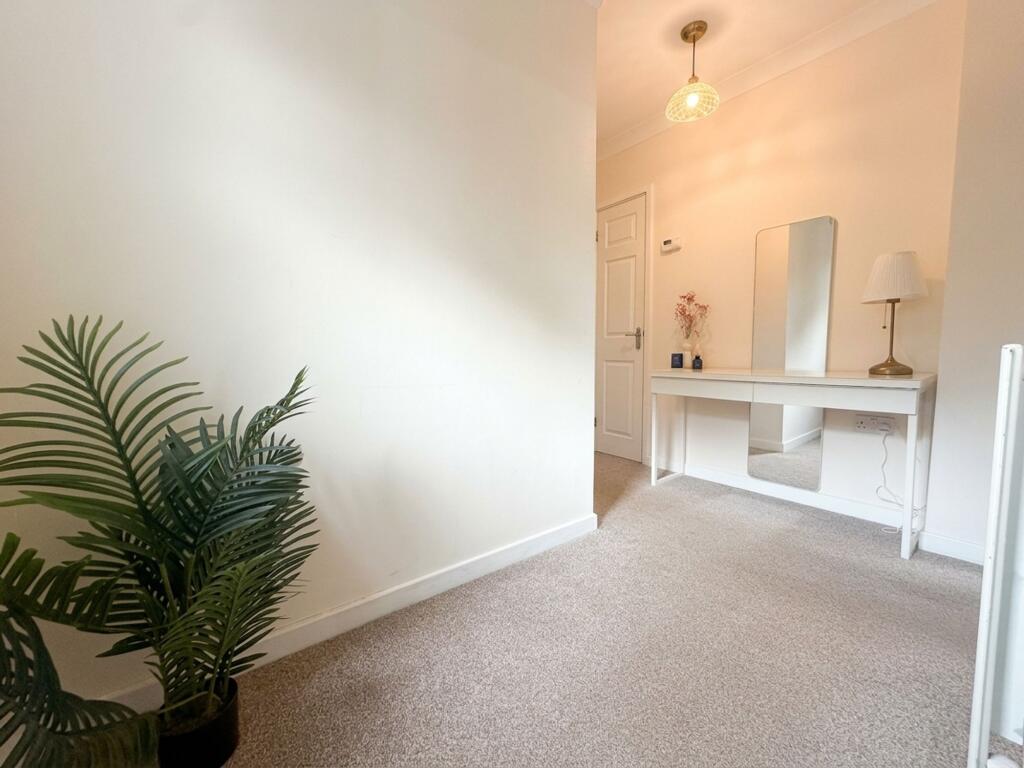Apartment in Guildford - View 5