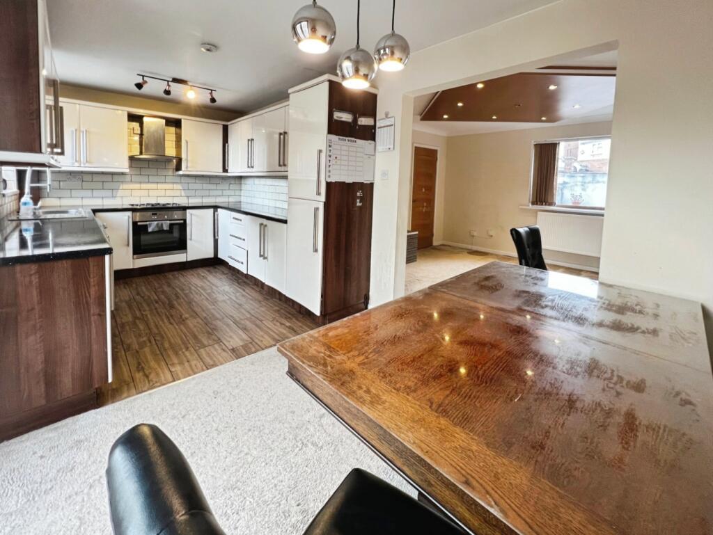 House in Bradford, Low Fold, Bolton - View 5