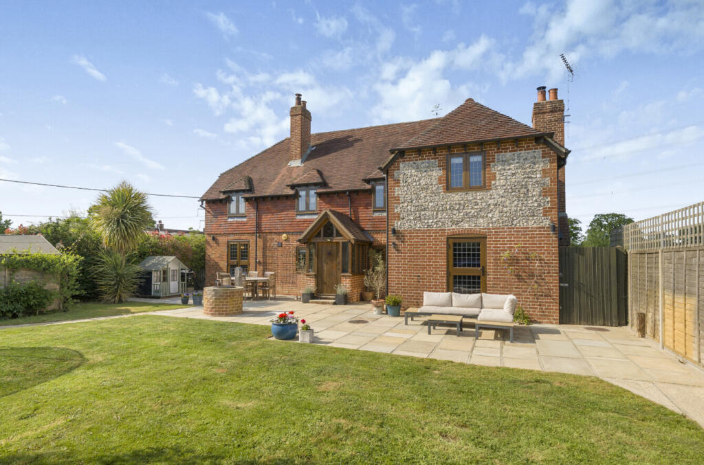 4-bed detached on Stroudwood Lane, Upham, Hampshire, SO32, £799,950