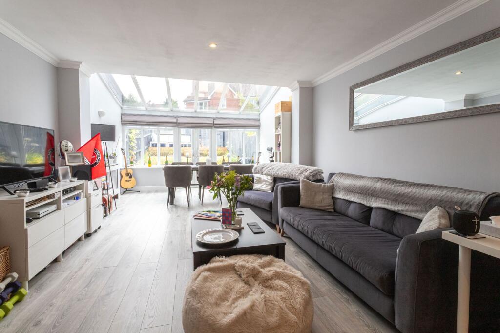 Hatts Close, Hartley Wintney, RG27 photo 4