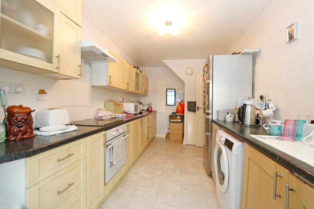 Eversley Road, Benfleet, Essex photo 2