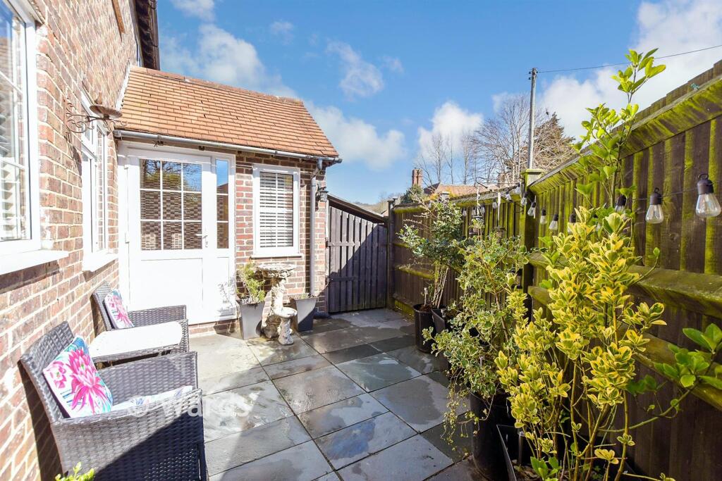 House in Newington, Peene - More