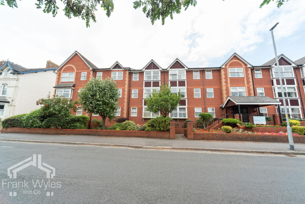 2-bed flat on Flat 210, Ashton Garden Court, St. Andrews Road North, Lytham St. Annes, Lancashire, £124,400