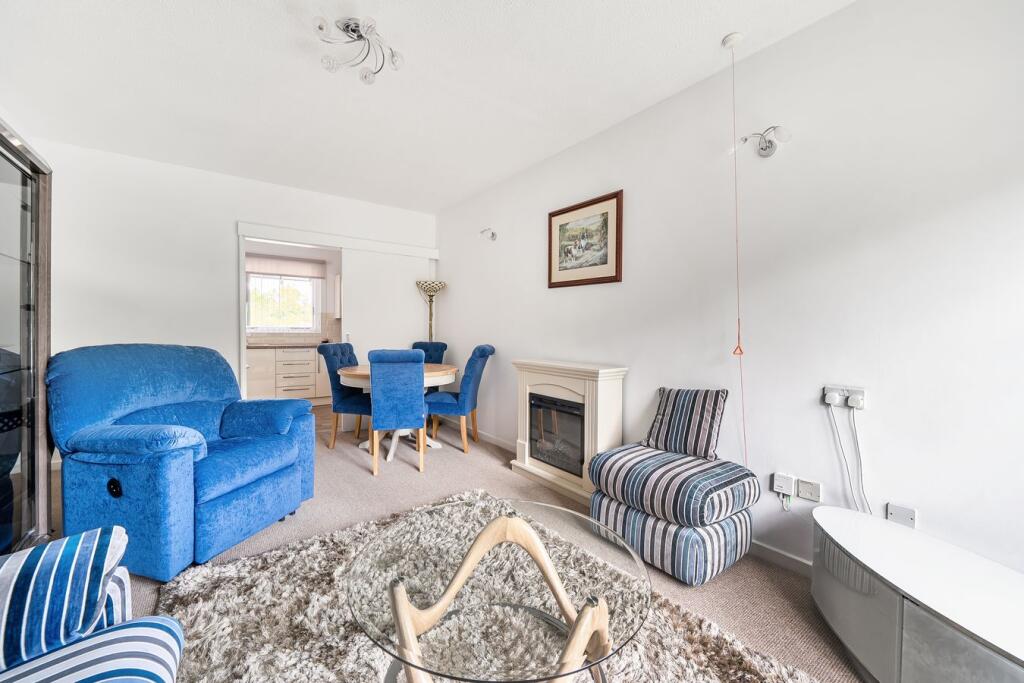 Apartment in Milton Keynes, Willen, Campbell Park - View 3