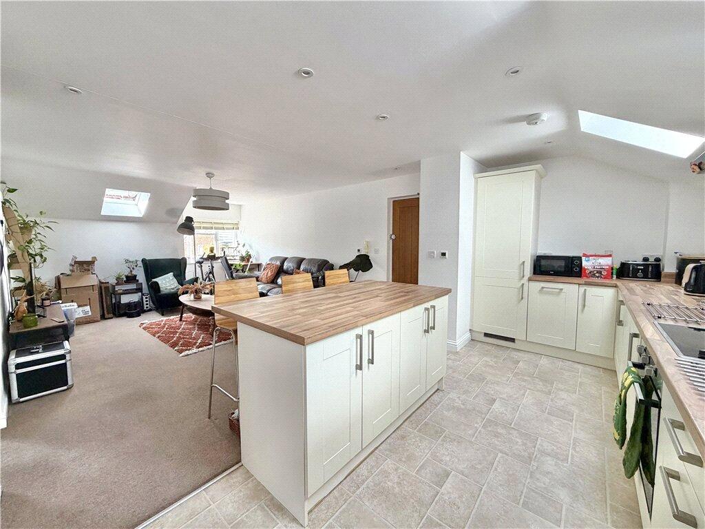 Apartment in Romsey, Fishlake - View 4