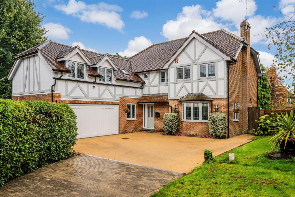 House in Reigate and Banstead, Tadworth