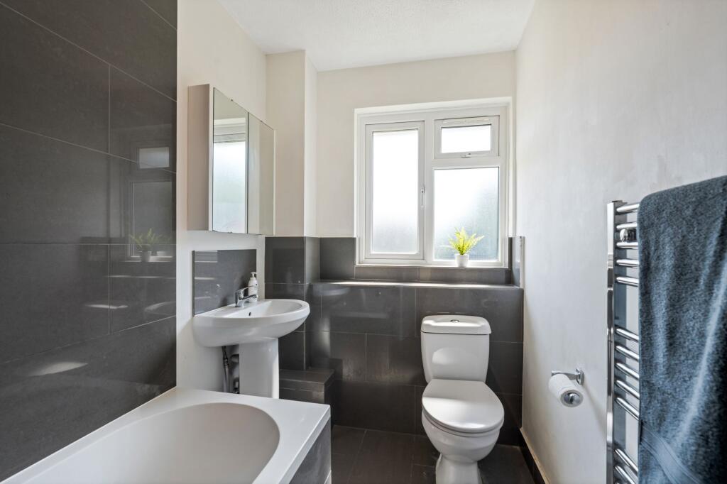 Apartment in Sutton - View 4